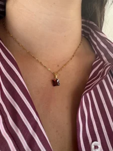 Ατσάλινο Χρυσό Κολιέ με Τετράγωνο Μπορντό Κρύσταλλο