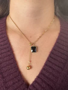 Ατσάλινο Χρυσό Κολιέ με Μαύρη Ορθογώνια Πέτρα