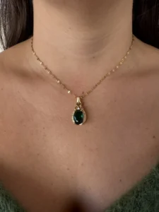Ατσάλινο Χρυσό Κολιέ με Πράσινο Οβάλ Μικρά Κρύσταλλα