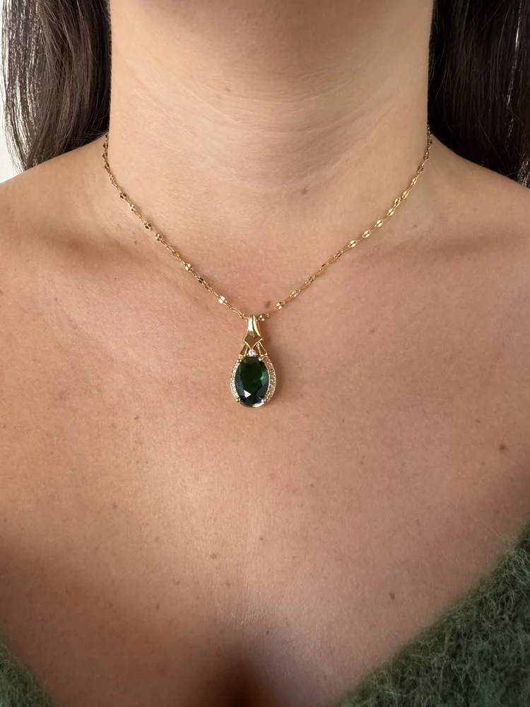 Ατσάλινο Χρυσό Κολιέ με Πράσινο Οβάλ Μικρά Κρύσταλλα