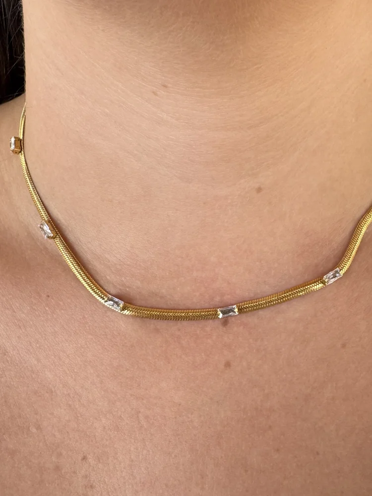Ατσάλινο Χρυσό Κολιέ choker με Αλυσίδα Φιδιού και Ενσωματωμένους Κρυστάλλους