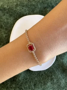 Χρυσό Βραχιόλι Ριβιέρα με Κόκκινη Τετράγωνη Πέτρα
