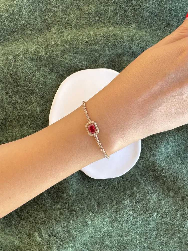 Χρυσό Βραχιόλι Ριβιέρα με Κόκκινη Τετράγωνη Πέτρα