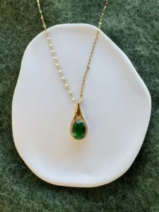 Ατσάλινο Χρυσό Κολιέ με Πράσινο Οβάλ Μικρά Κρύσταλλα