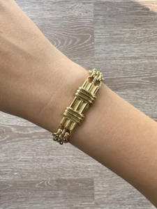 Βραχιόλι Ατσάλινο με Χρυσές Αλυσίδες και Μεταλλικές Λεπτομέρειες