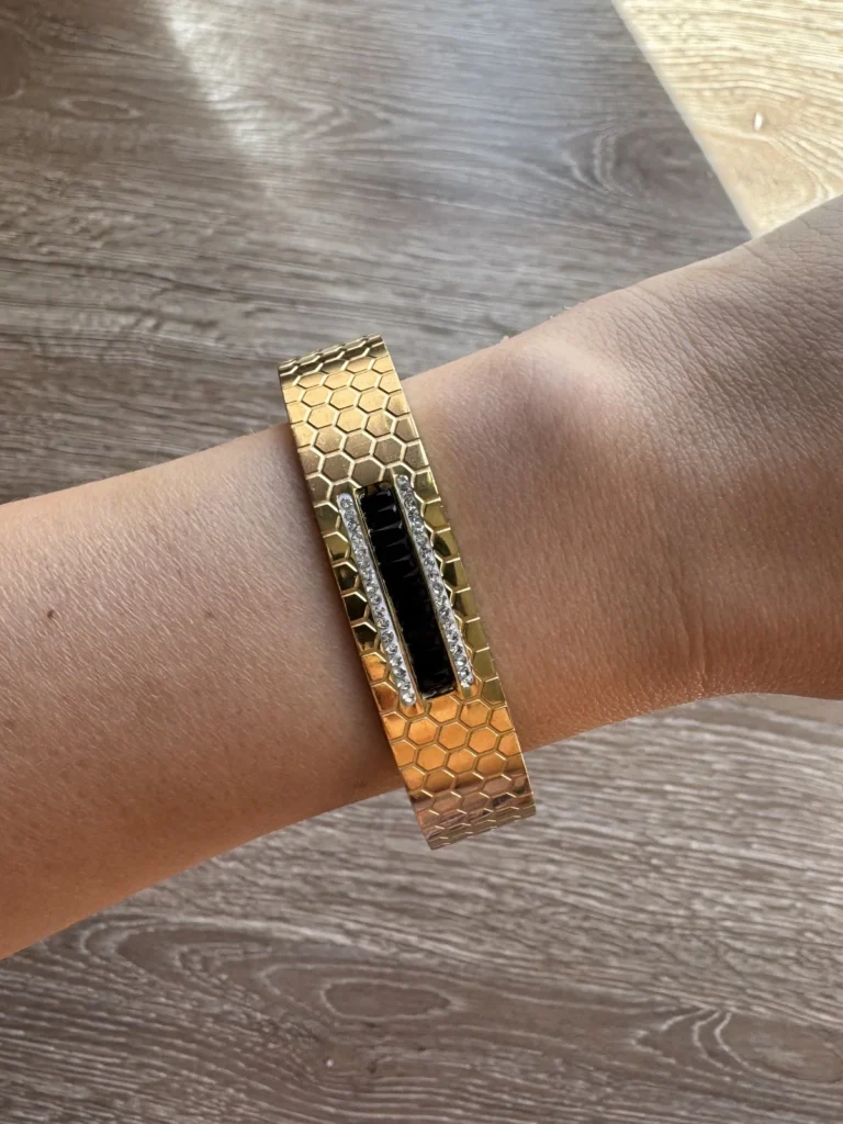 Χρυσή Χειροπέδα "κυψέλη" με Μαύρα Κρύσταλλα