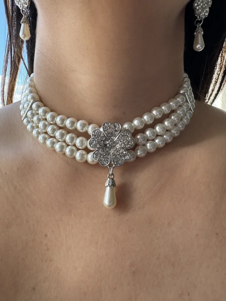choker Τριπλής Σειράς με Πέρλες και Λουλούδι με Ζιργκόν