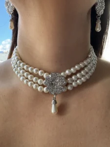 choker Τριπλής Σειράς με Πέρλες και Λουλούδι με Ζιργκόν