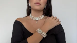 Βραχιόλι Τριπλής Σειράς με Πέρλες και Λουλούδι με Ζιργκόν