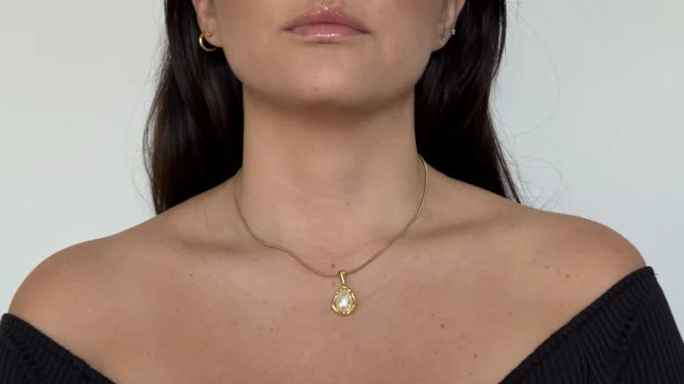 Ατσάλινο Κολιέ Χρυσό με Κρεμαστό Μαργαριτάρι Σταγόνα