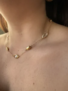 Κολιέ Χρυσή Αλυσίδα με Διακριτικές Πέτρες και Οβάλ Χρυσά Στοιχεία