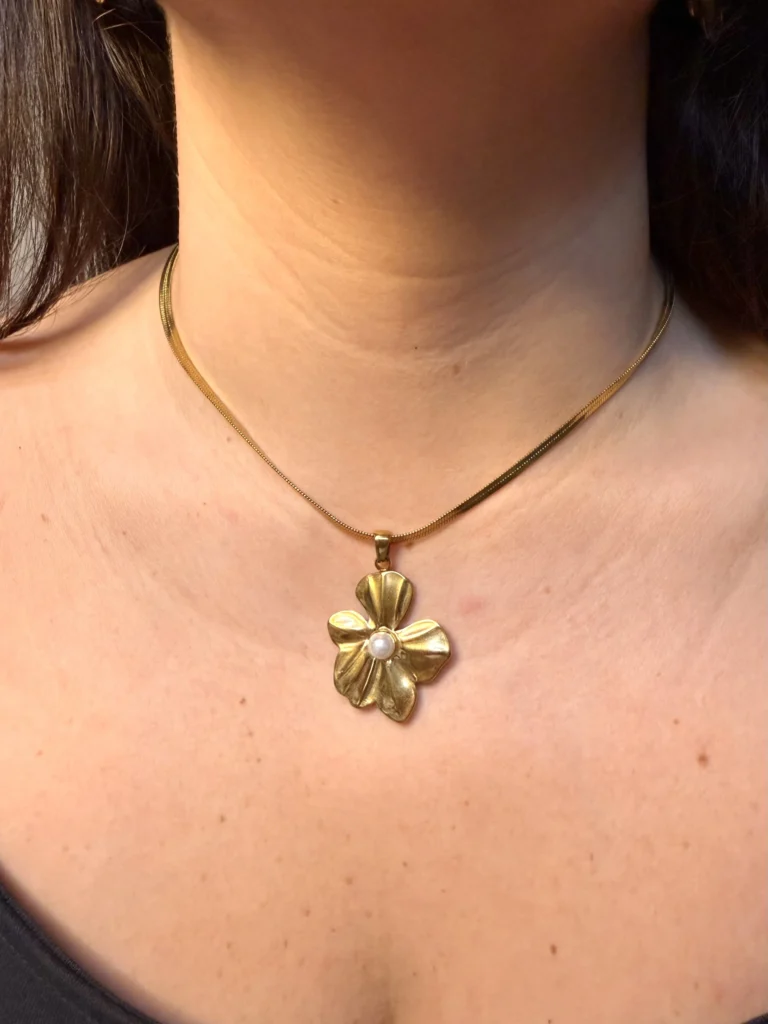 Χρυσά Καρφωτα Ατσάλινα Σκουλαρίκια Λουλούδι με Πέρλα