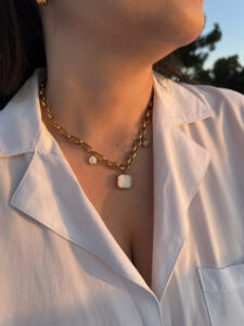 Ατσάλινο Κολιέ με Λευκά charms